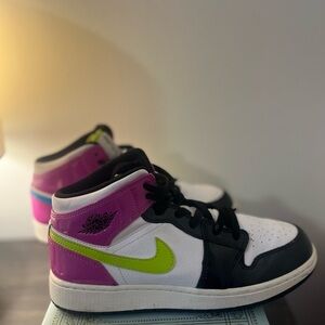 Air Jordan 1 SE Mid Cyber Active Fuchsia